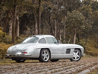       Mercedes-Benz 300SL AMG