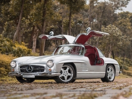       Mercedes-Benz 300SL AMG