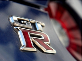  Nissan GT-R   -