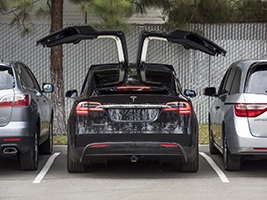    Tesla Model X