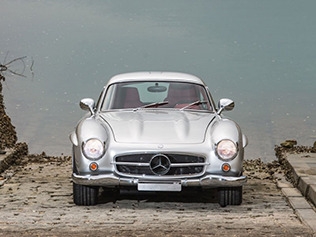       Mercedes-Benz 300SL AMG