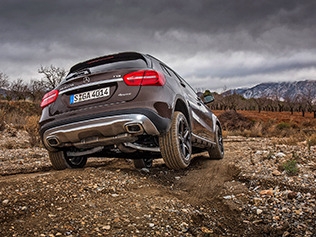      Mercedes GLA