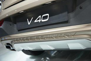 VOLVO  V40 R-DESIGN  CROSS COUNTRY