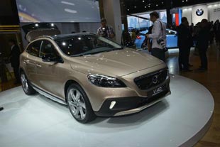 VOLVO  V40 R-DESIGN  CROSS COUNTRY